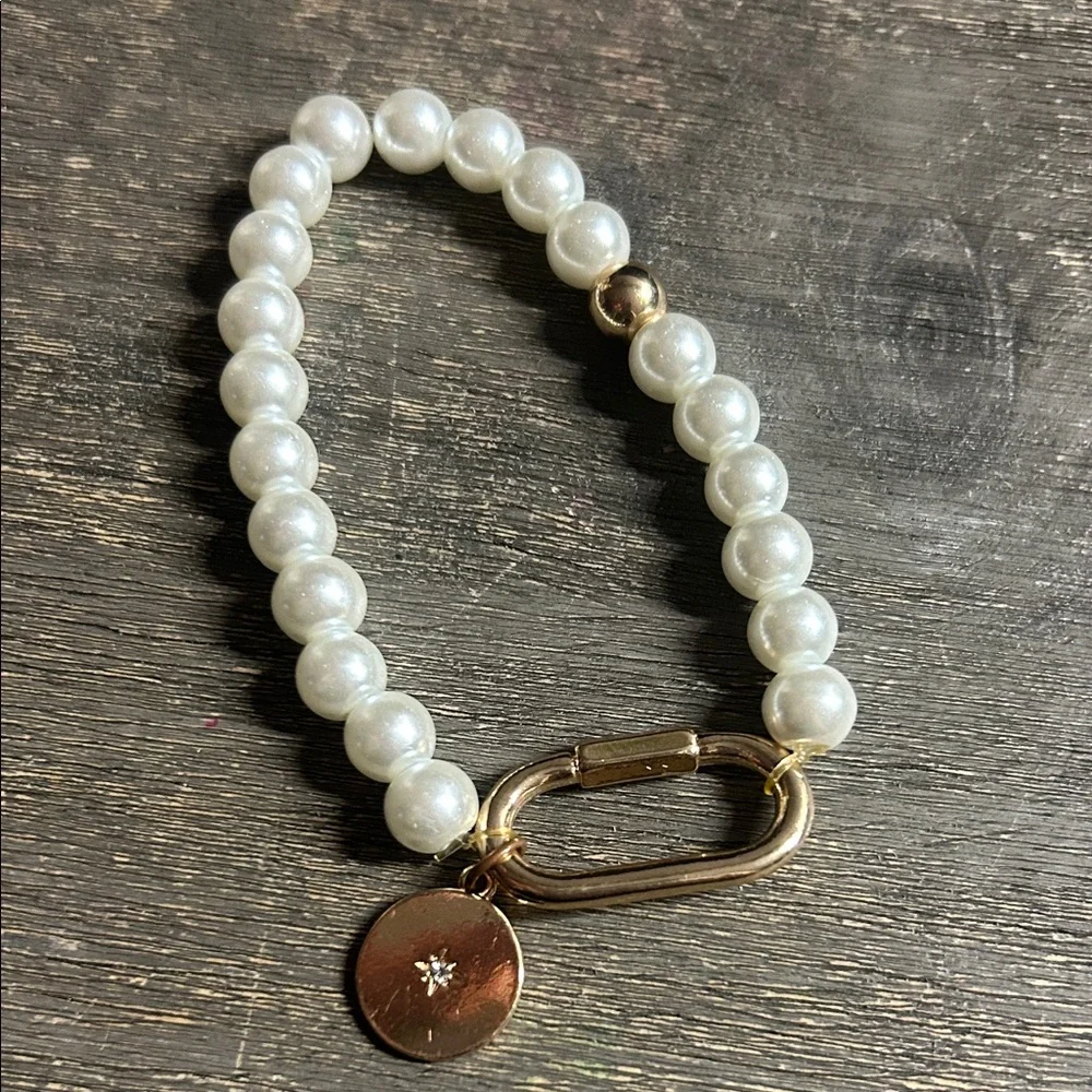 Elegant‎ Pearl and Gold Bracelet